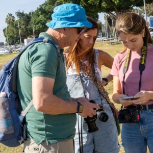 משתתפים מתרגלים צילום בשטח במסגרת קורס צילום למתחילים