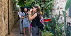 קורס צילום למתחילים בירושלים – תרגול צילום בסמטאות נחלאות