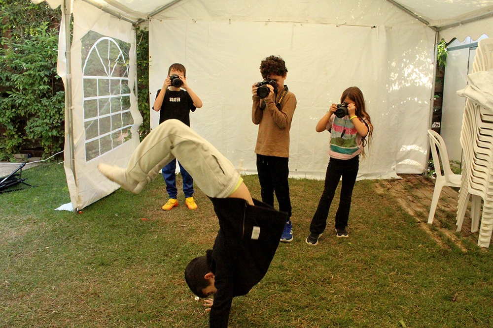 ילדים-מצלמים-בסדנת-צילום