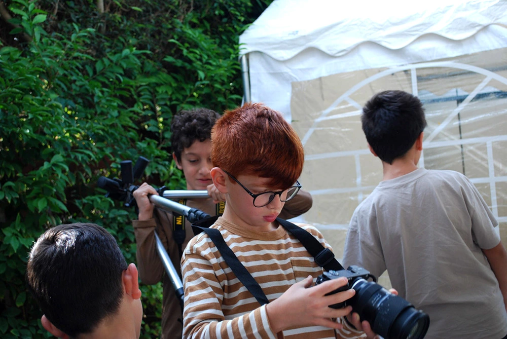 ילדים-עם-מצלמות-מקצועיות