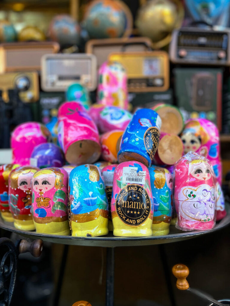 בבושקות בשוק הפשפשים