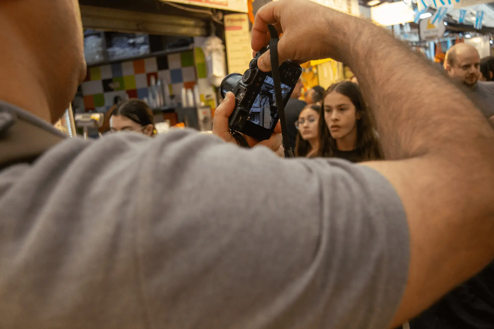 סיור צילום רחוב בשוק מחנה יהודה — קורס צילום למתחילים בירושלים
