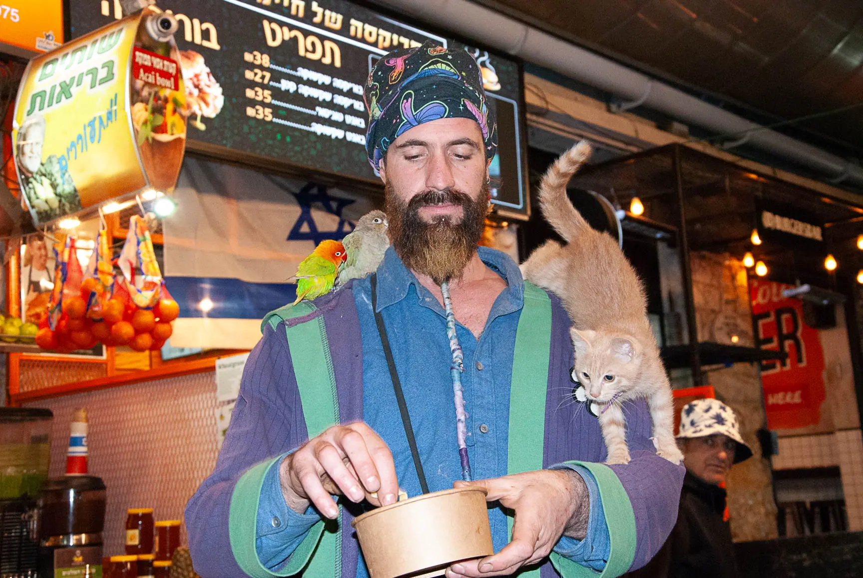 צילום עם פלאש בשוק מחנה יהודה